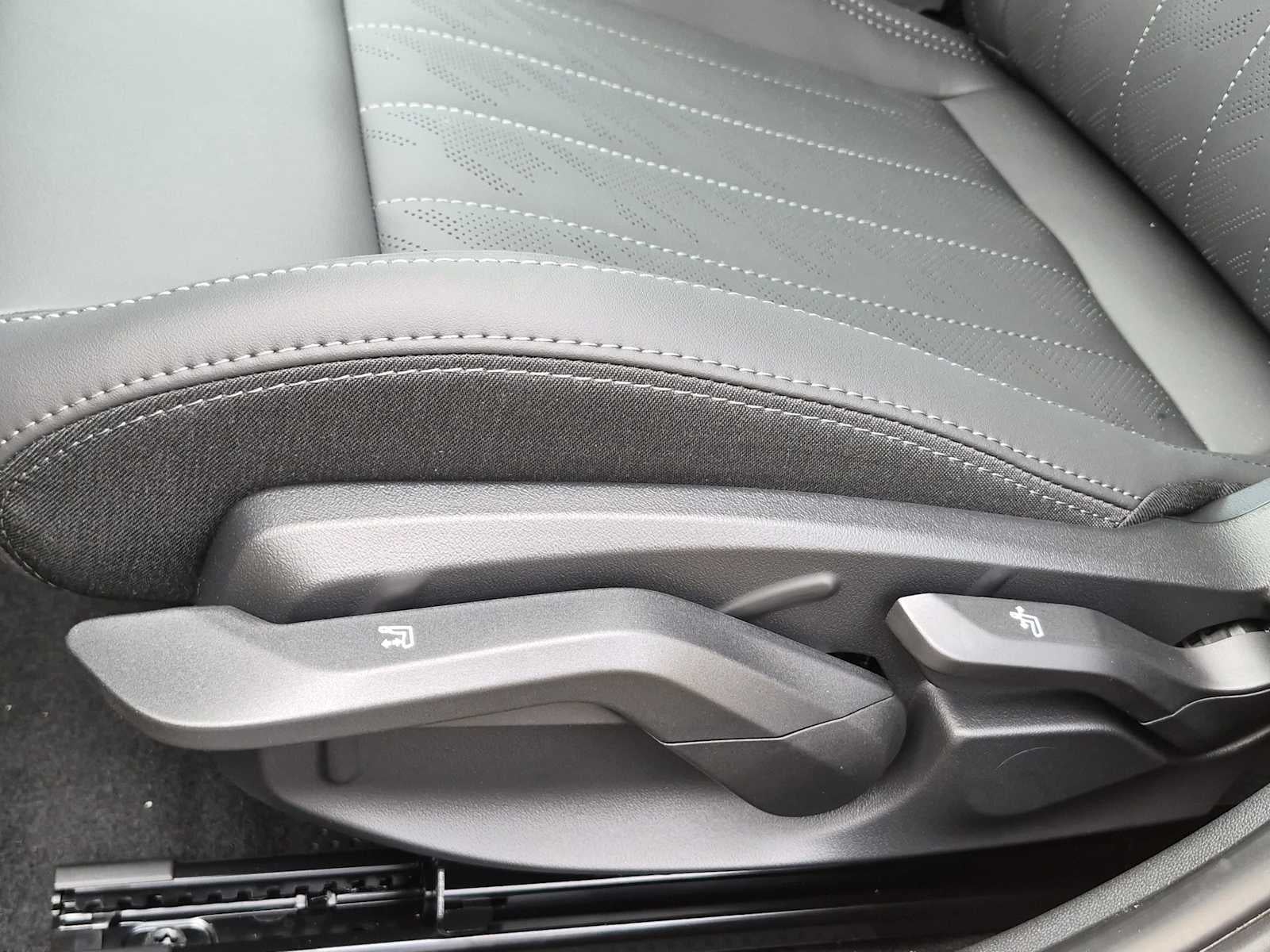 2027 MINI 4 DOOR ICONIC