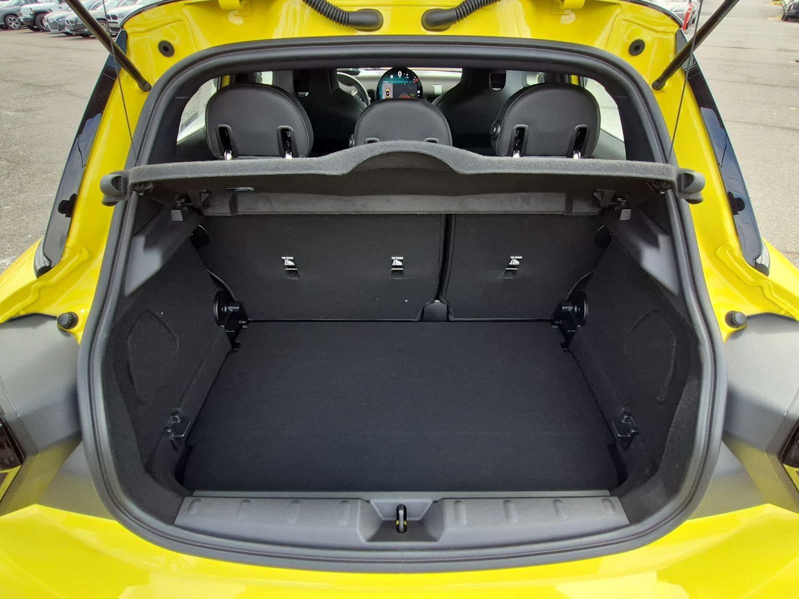 2027 MINI 4 DOOR ICONIC