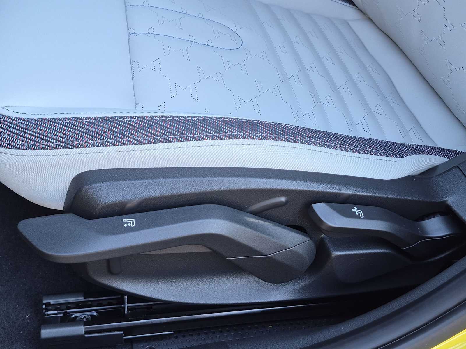 2027 MINI 4 DOOR ICONIC