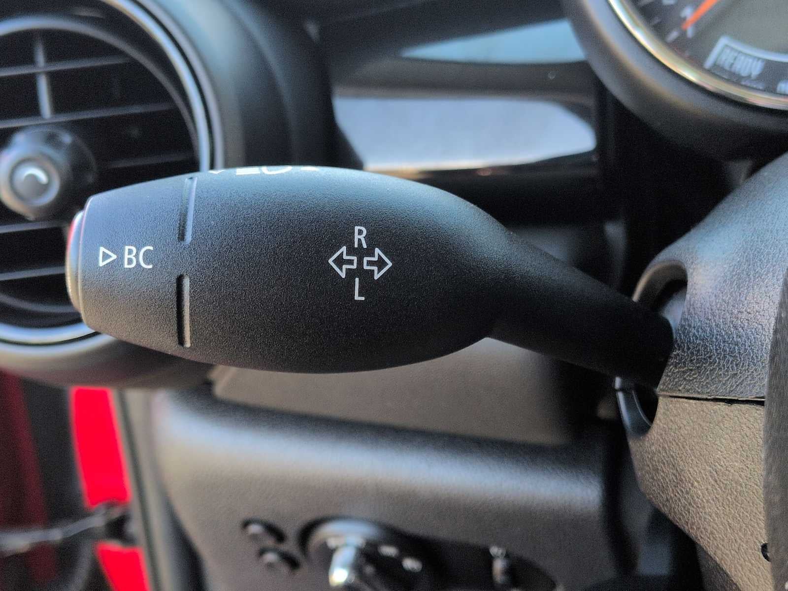 2019 MINI HARDTOP 4 DOOR SIGNATURE