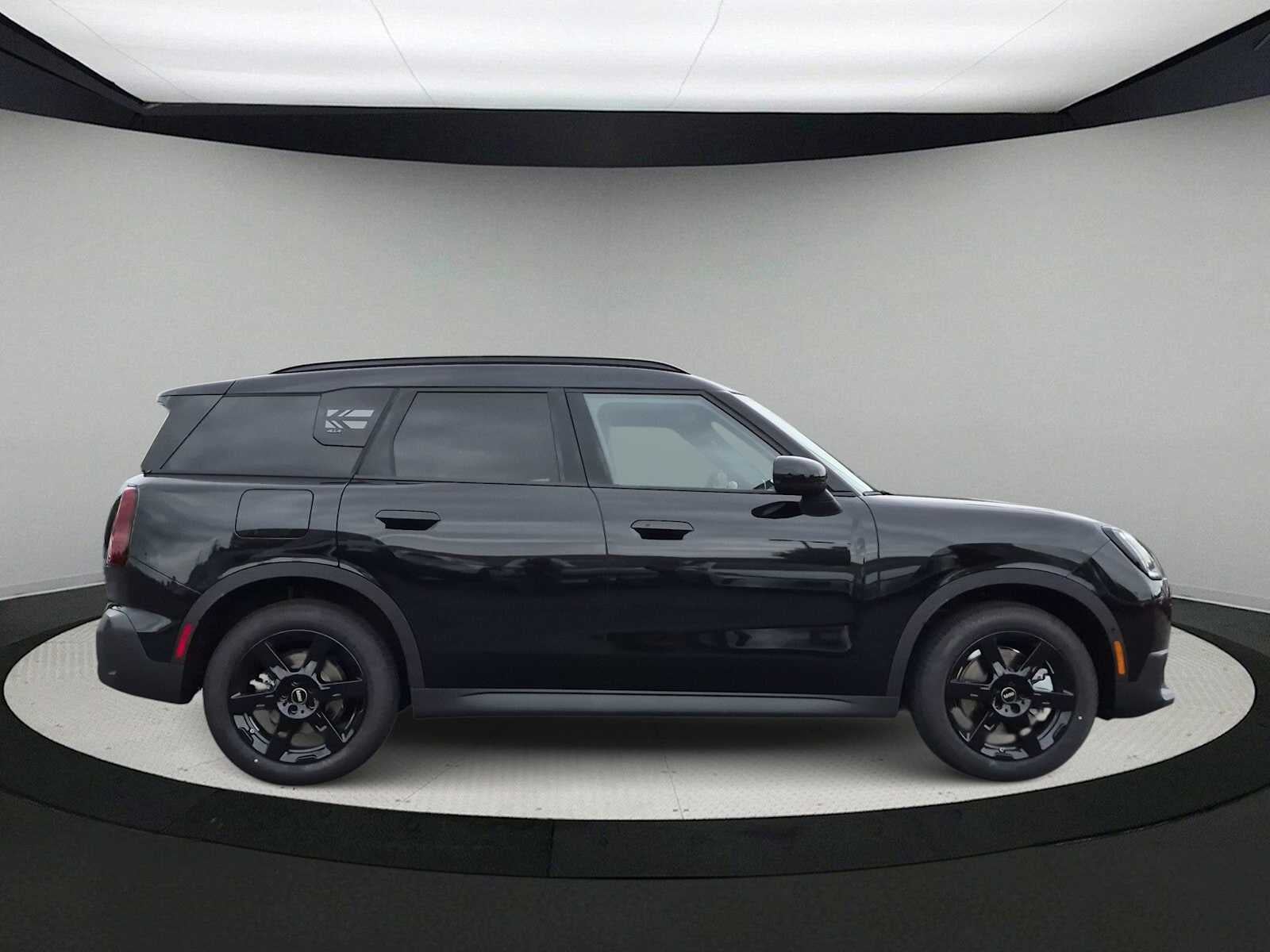 2027 MINI COUNTRYMAN ICONIC