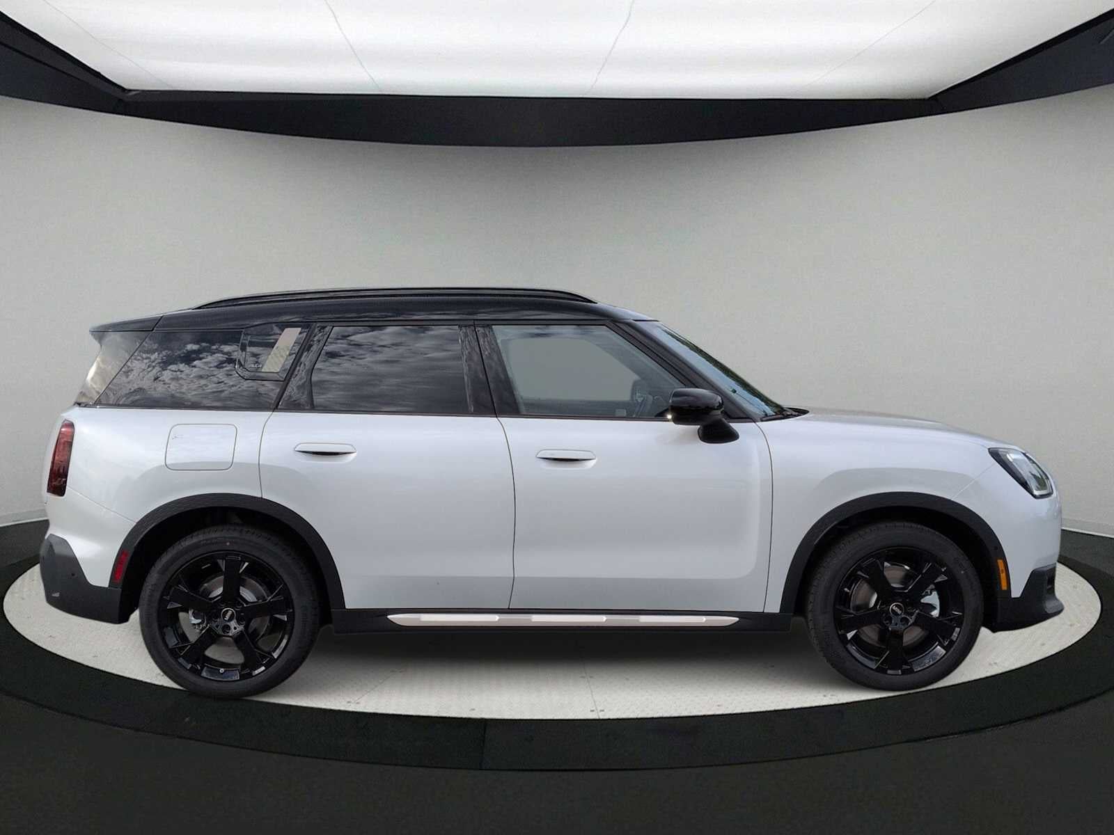2027 MINI COUNTRYMAN ICONIC