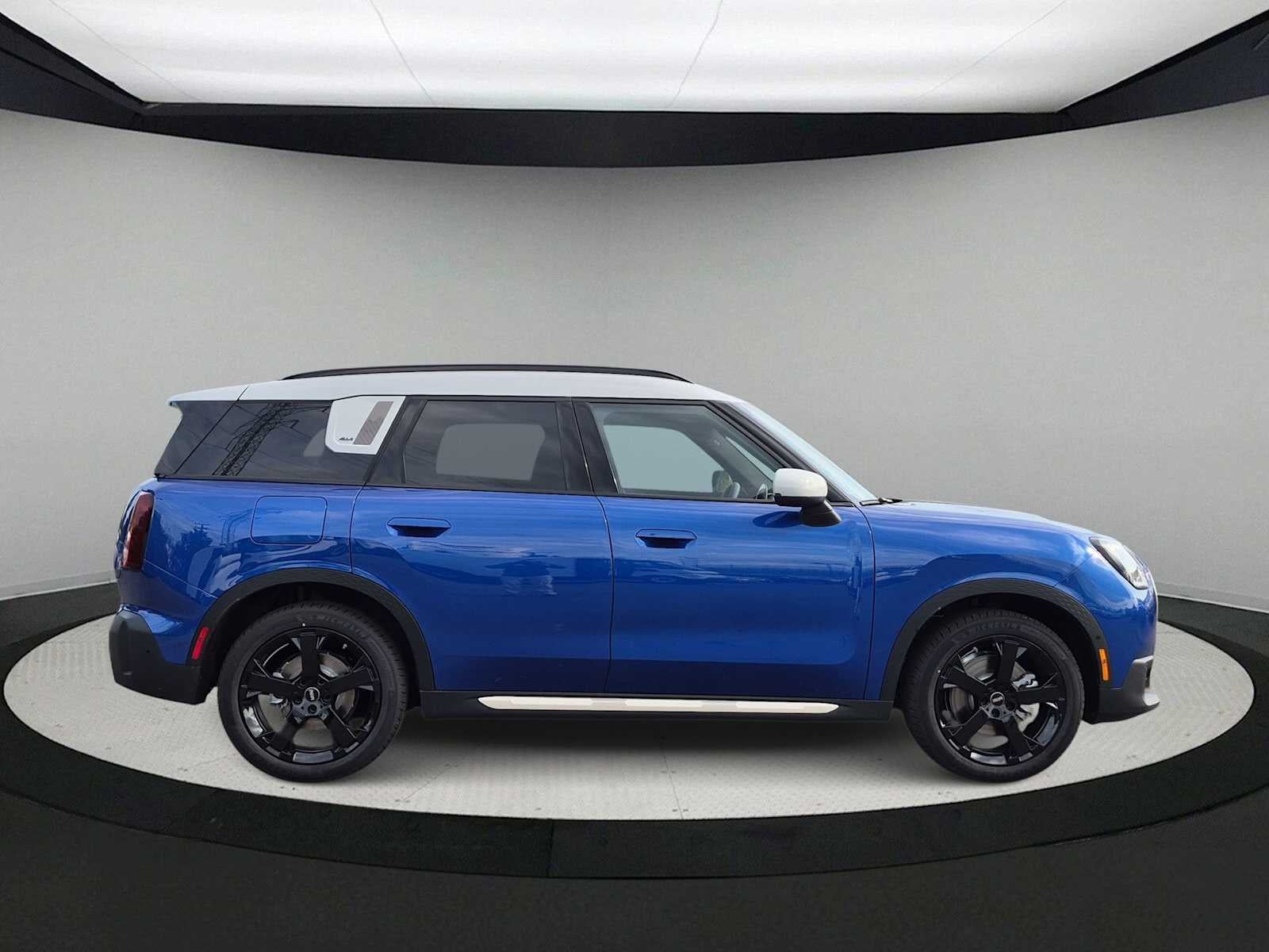 2027 MINI COUNTRYMAN SIGNATURE PLUS