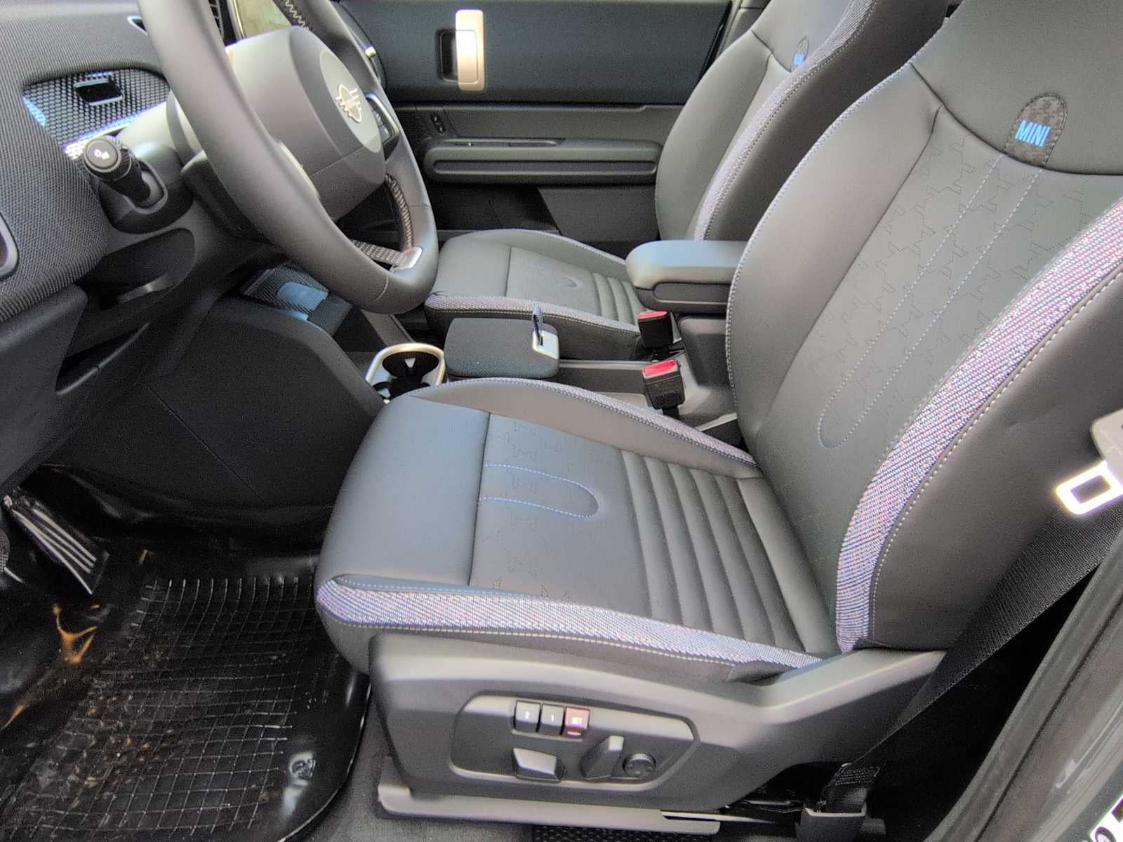 2027 MINI COUNTRYMAN ICONIC