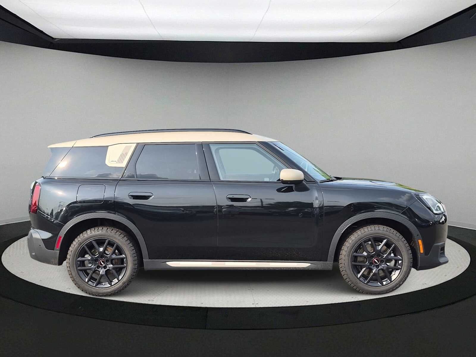 2027 MINI COUNTRYMAN ICONIC