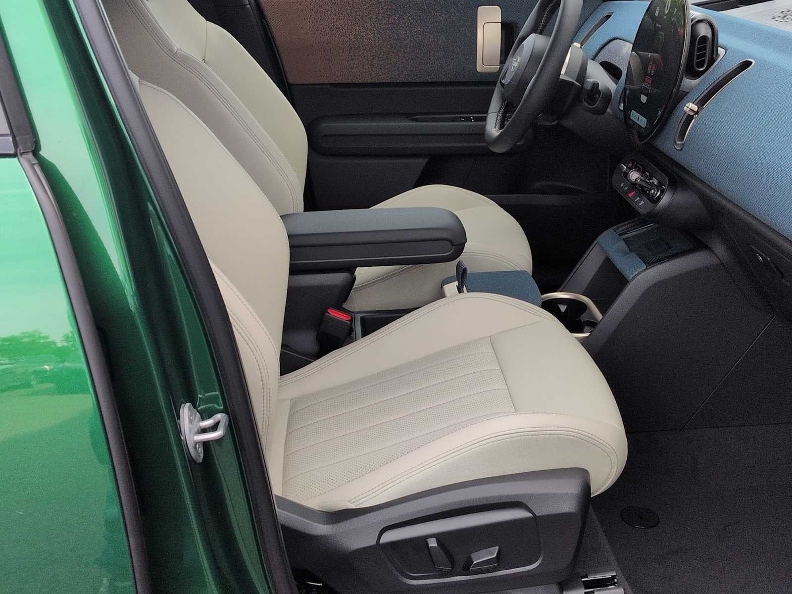 2027 MINI COUNTRYMAN ICONIC
