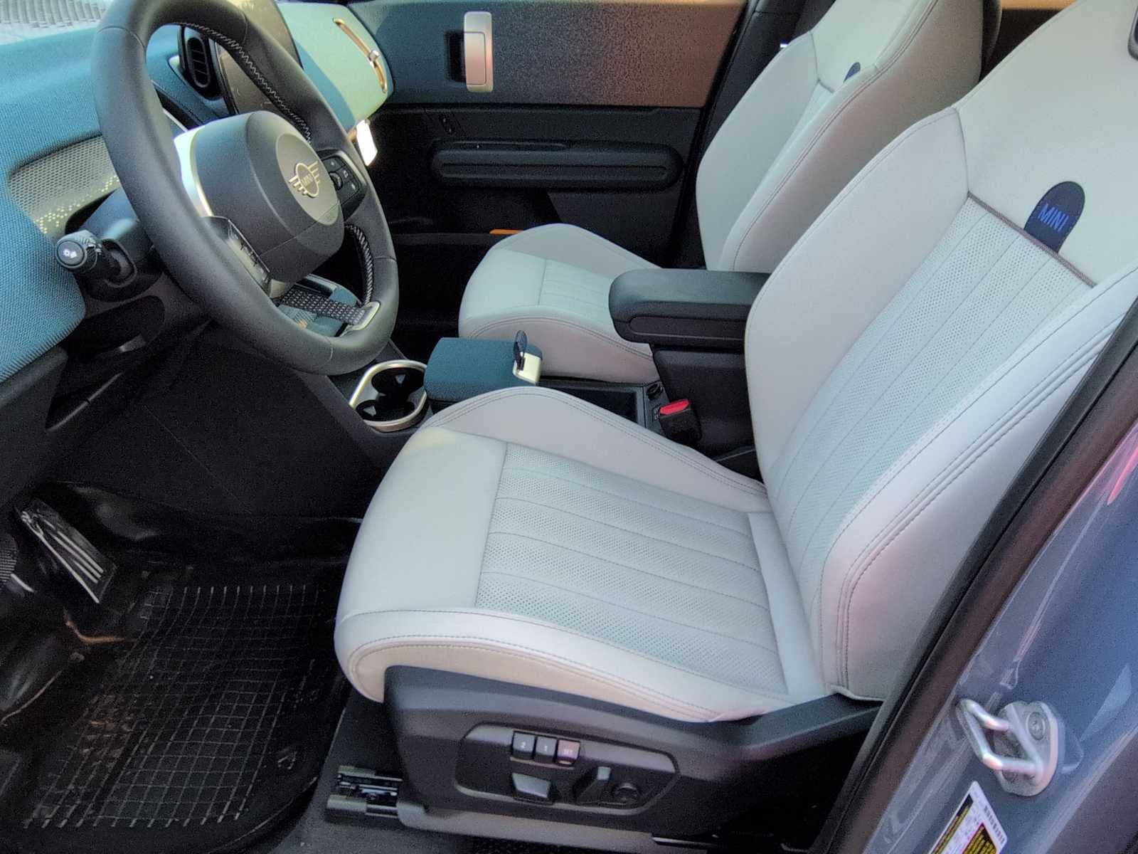 2027 MINI COUNTRYMAN SIGNATURE PLUS