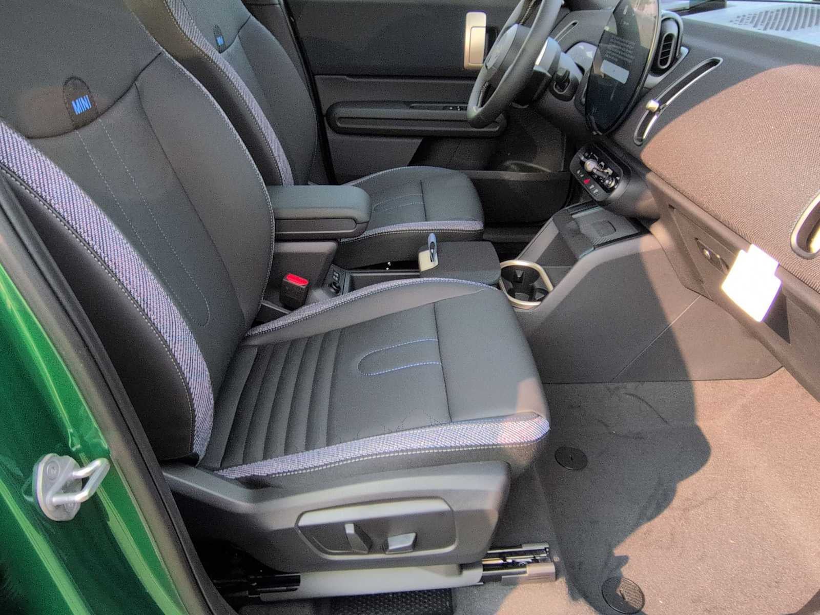 2027 MINI COUNTRYMAN SIGNATURE PLUS