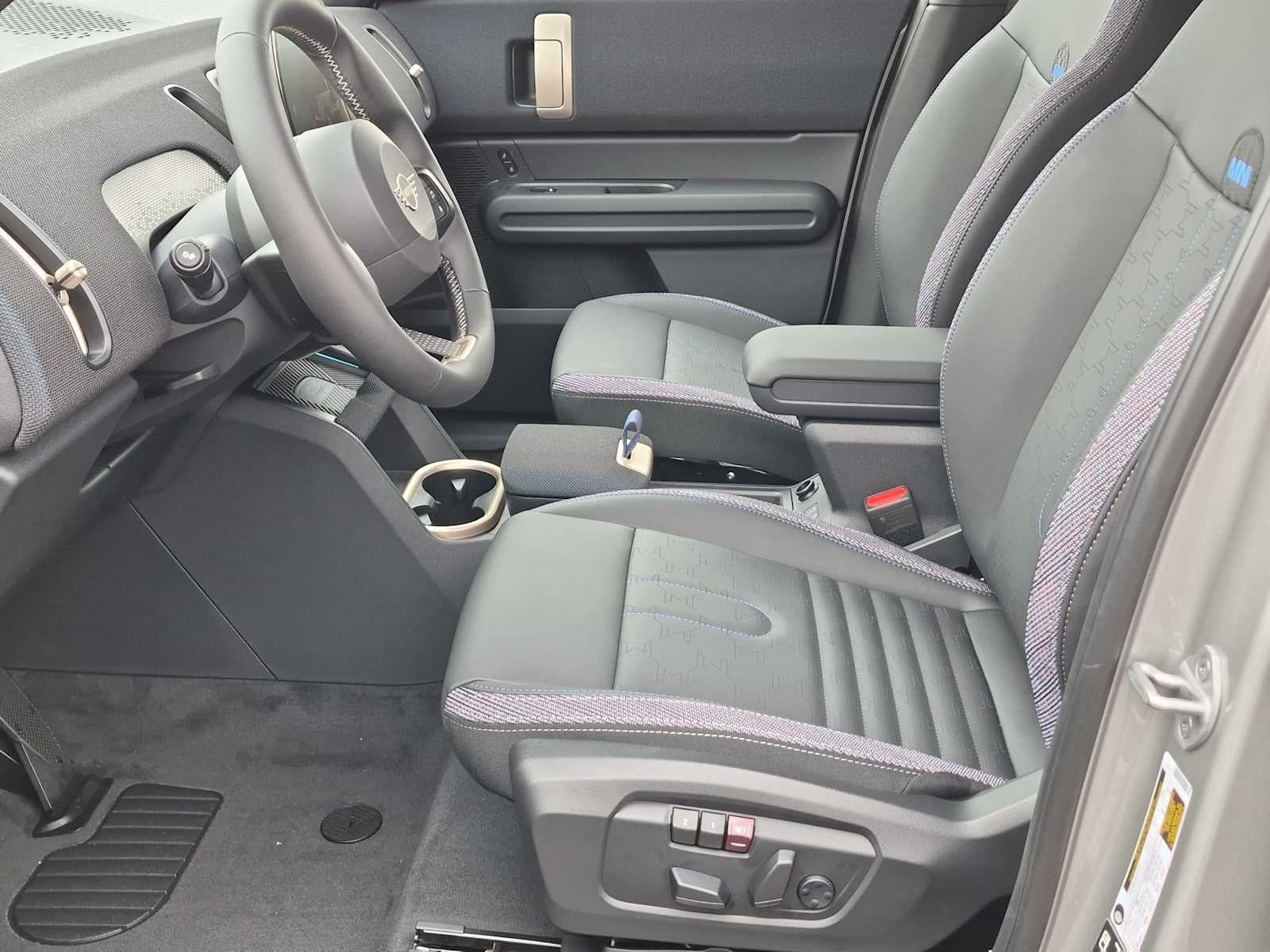 2027 MINI COUNTRYMAN ICONIC