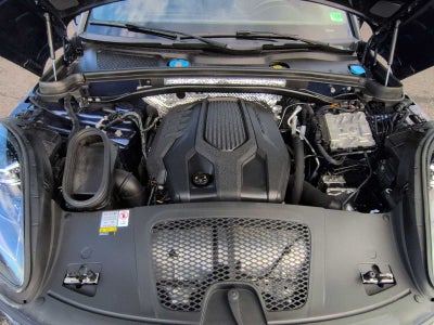 2023 Porsche Macan T