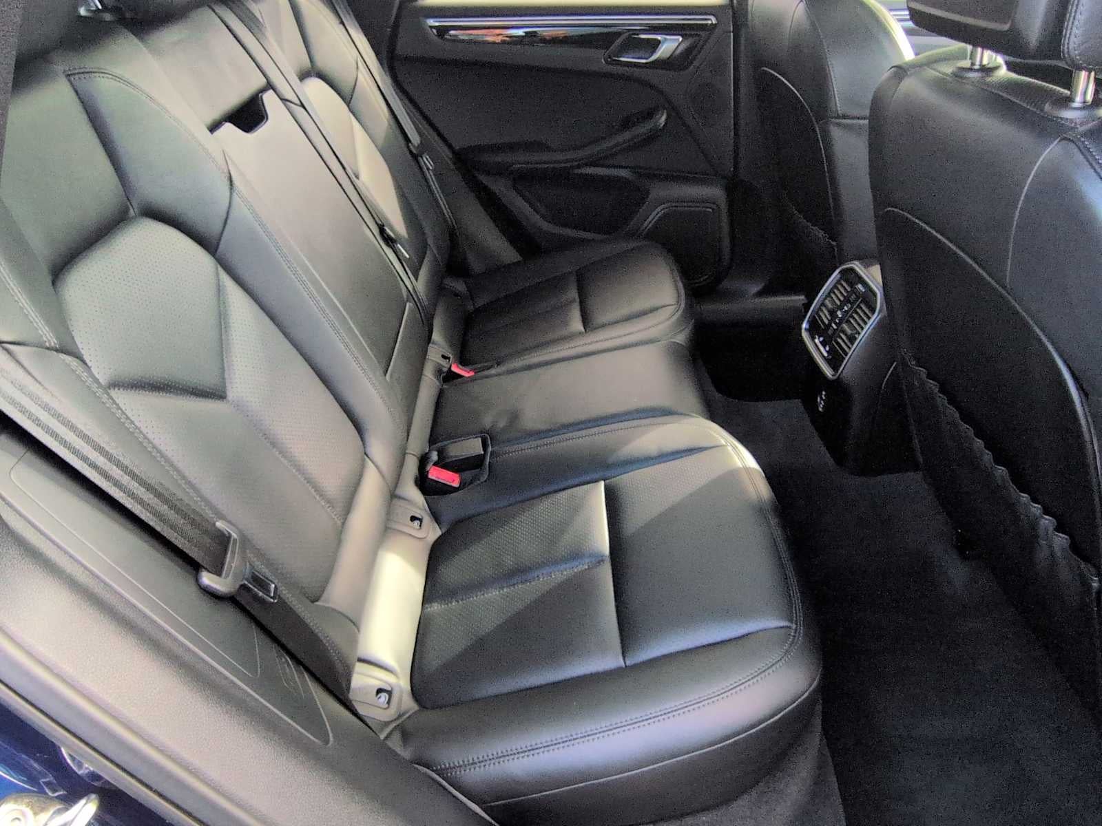 2023 Porsche Macan T