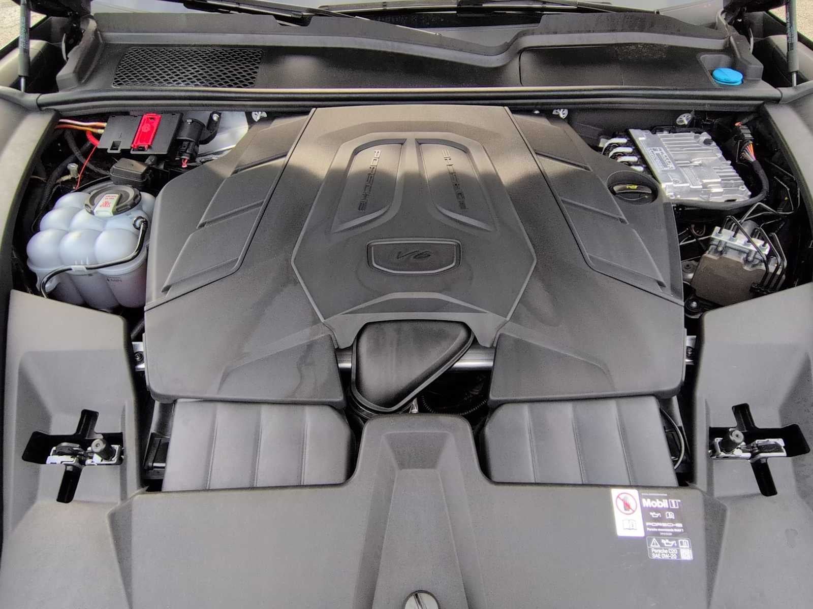 2025 Porsche Cayenne Coupe AWD