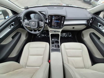 2022 Volvo XC40 Momentum