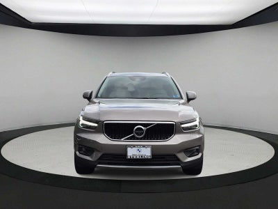 2022 Volvo XC40 Momentum