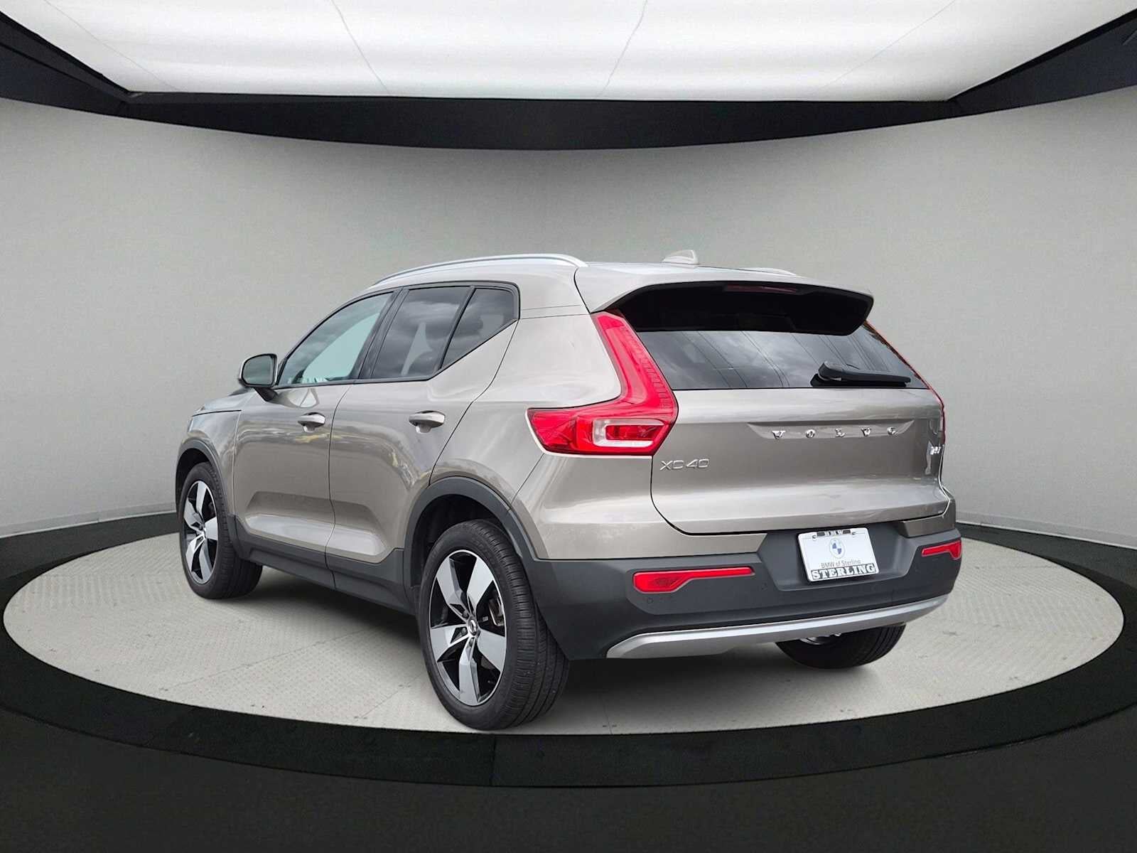 2022 Volvo XC40 Momentum