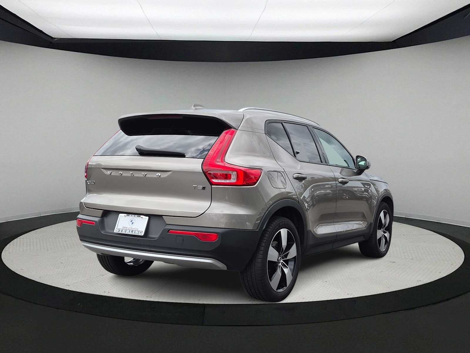 2022 Volvo XC40 Momentum