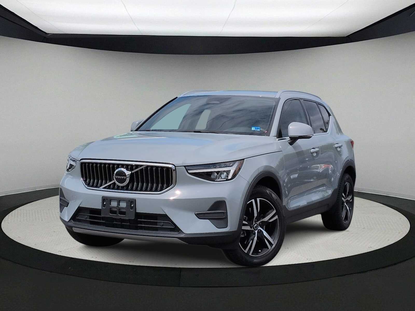 2024 Volvo XC40 Base
