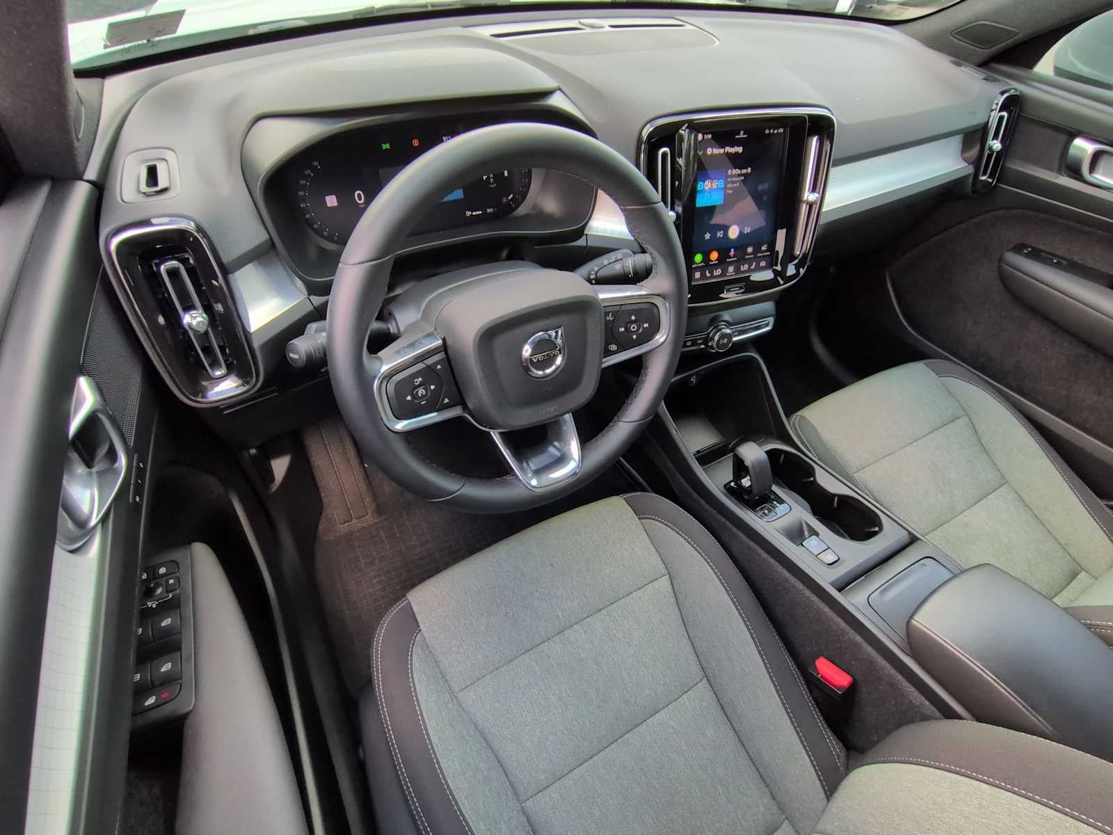 2024 Volvo XC40 Base