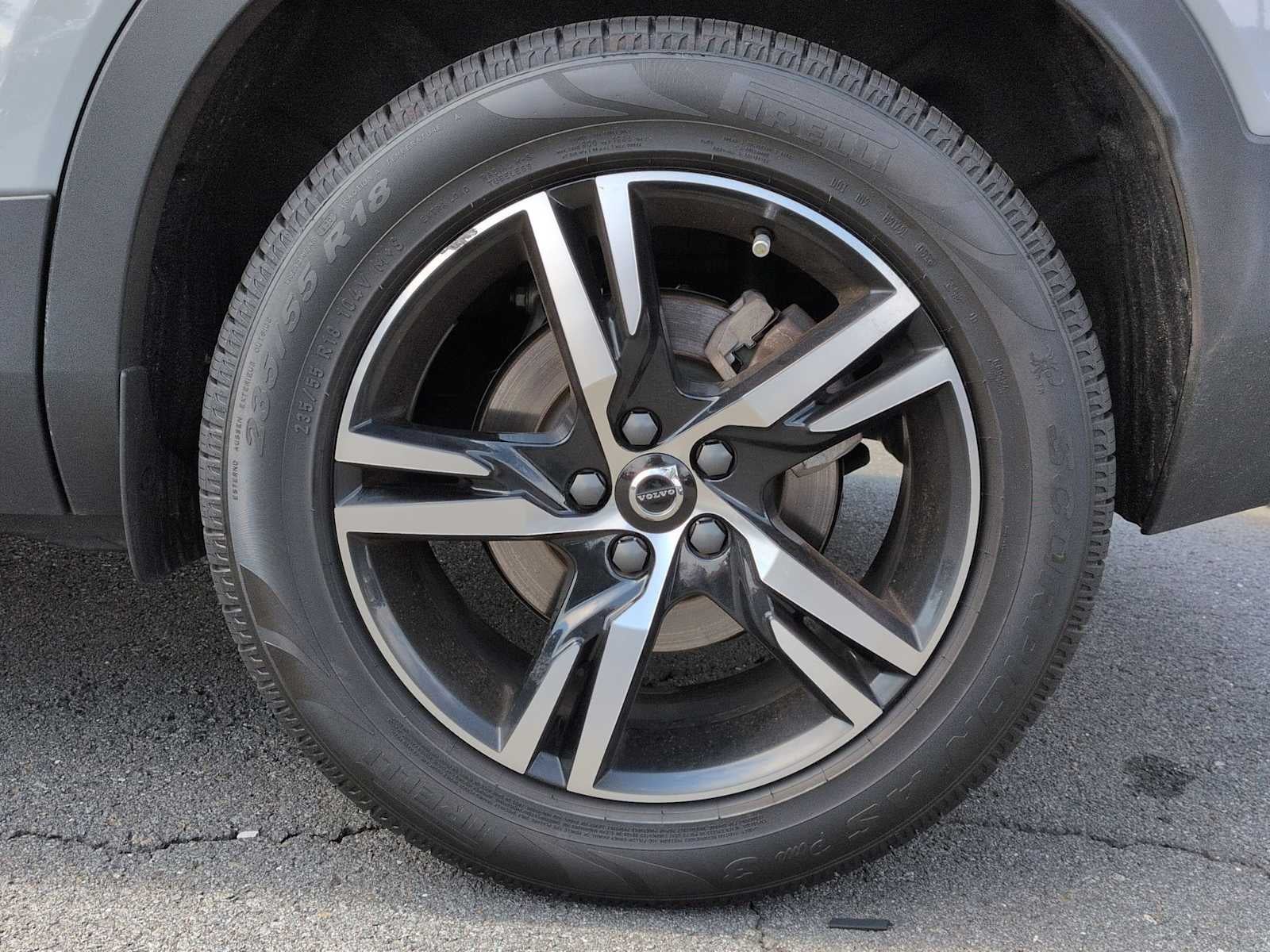 2024 Volvo XC40 Base