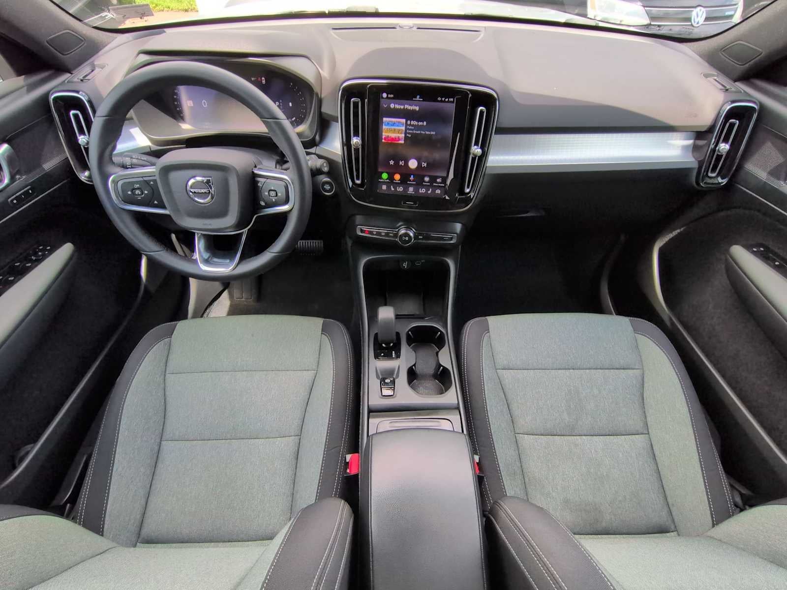 2024 Volvo XC40 Base