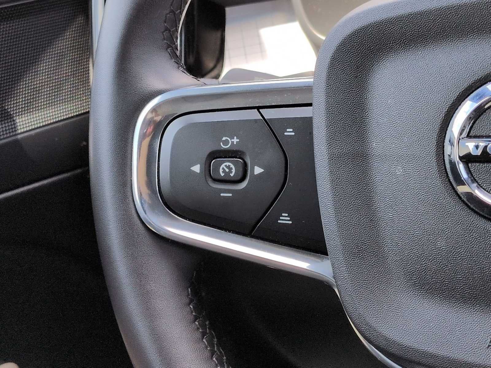 2024 Volvo XC40 Base