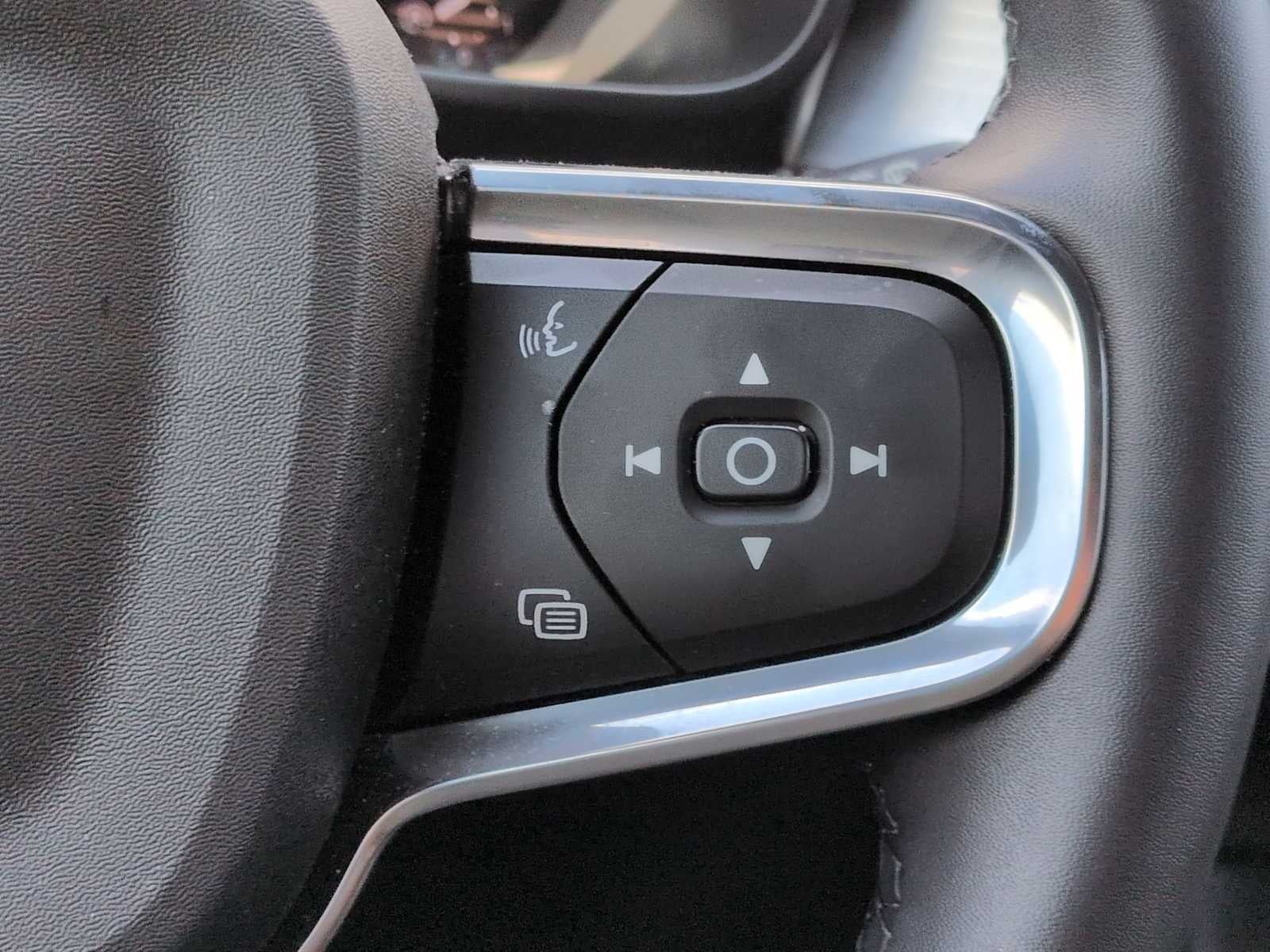 2024 Volvo XC40 Base