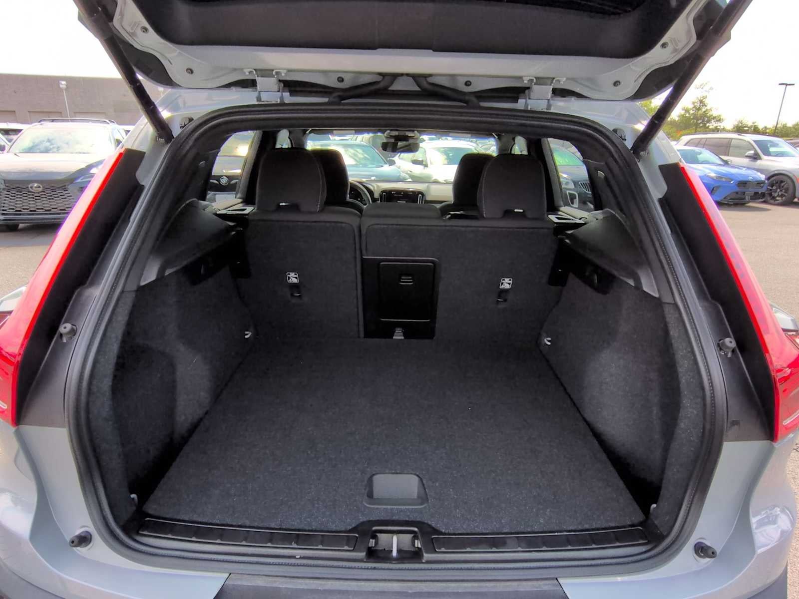 2024 Volvo XC40 Base