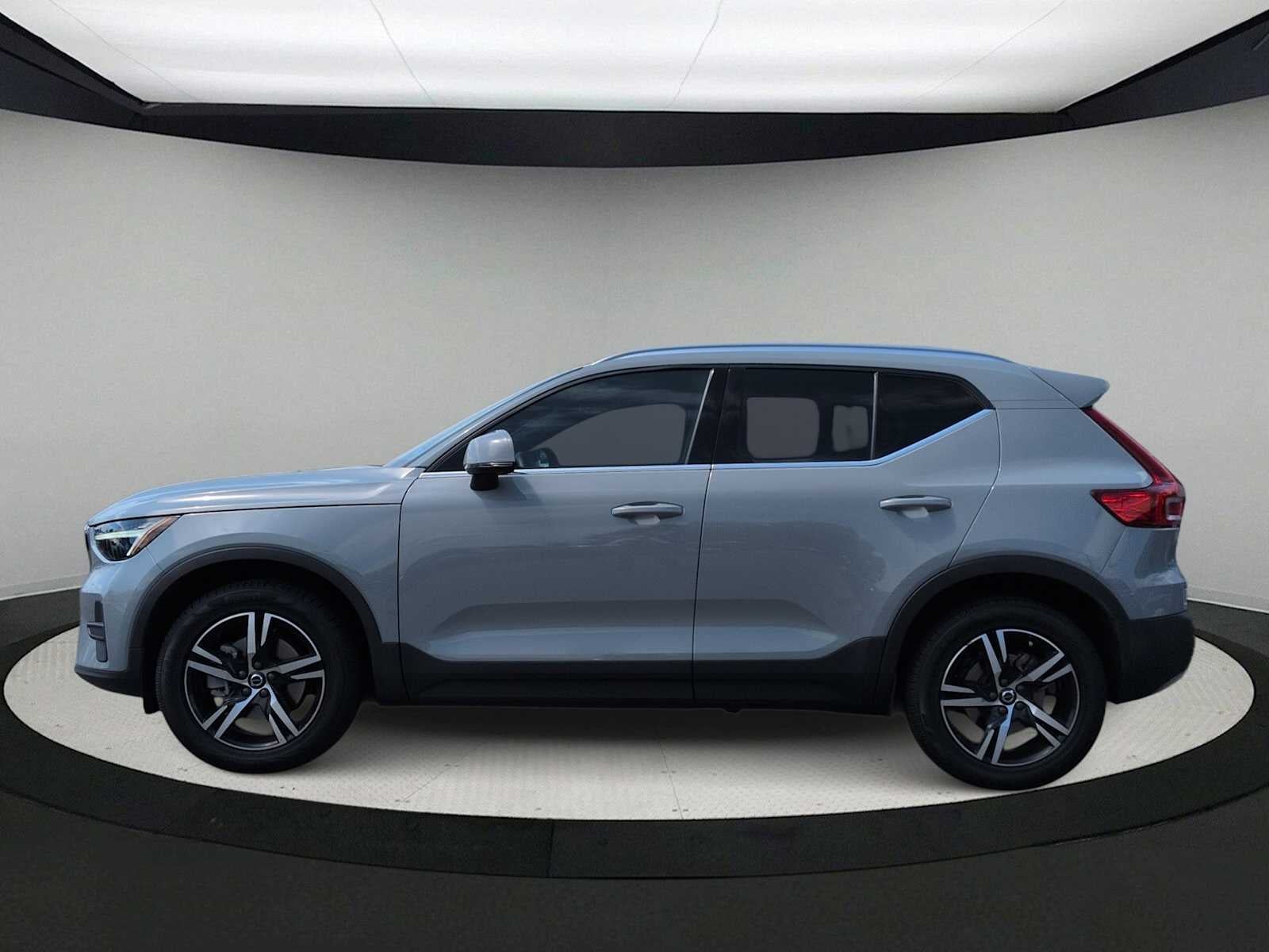 2024 Volvo XC40 Base