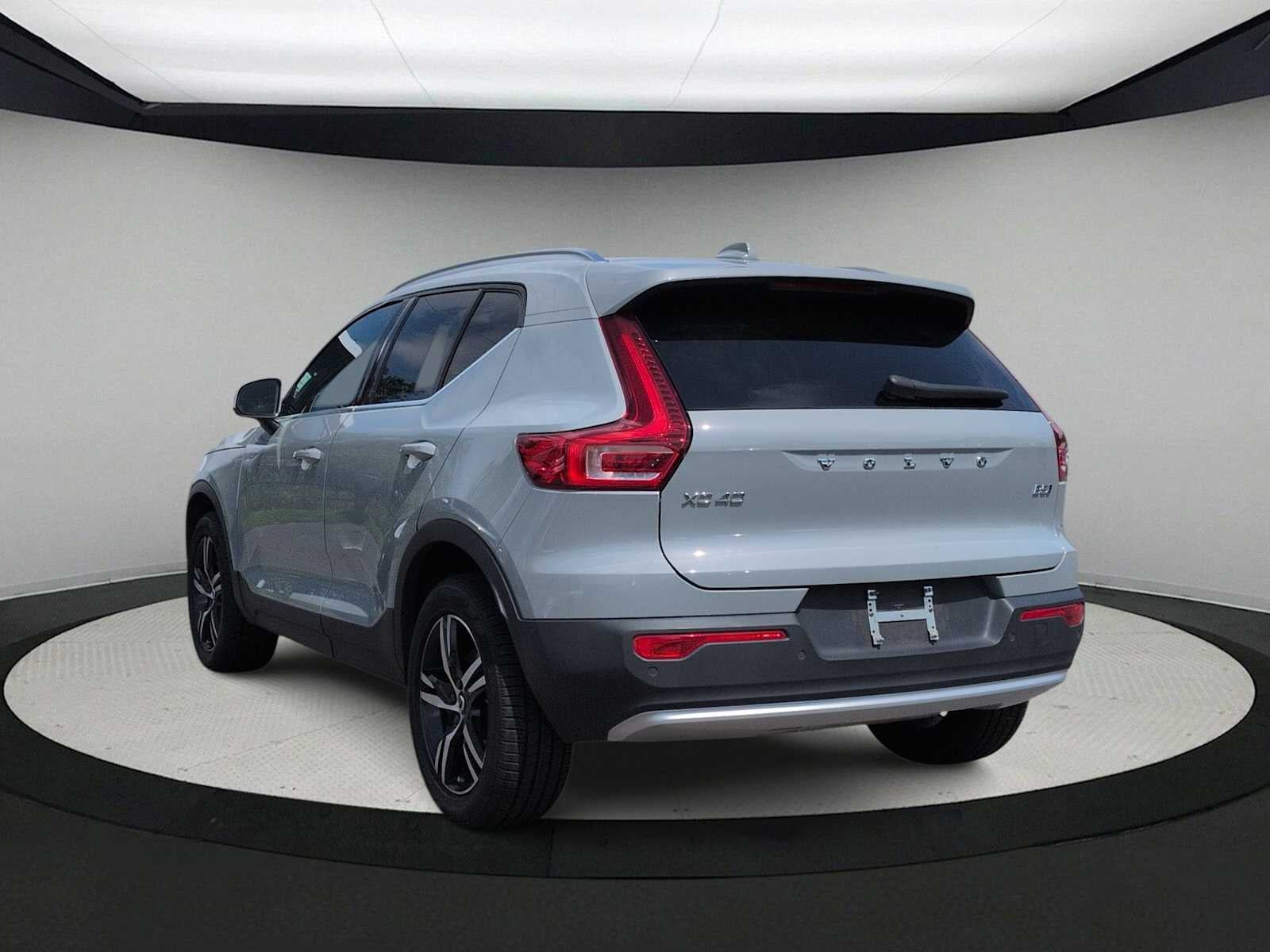 2024 Volvo XC40 Base
