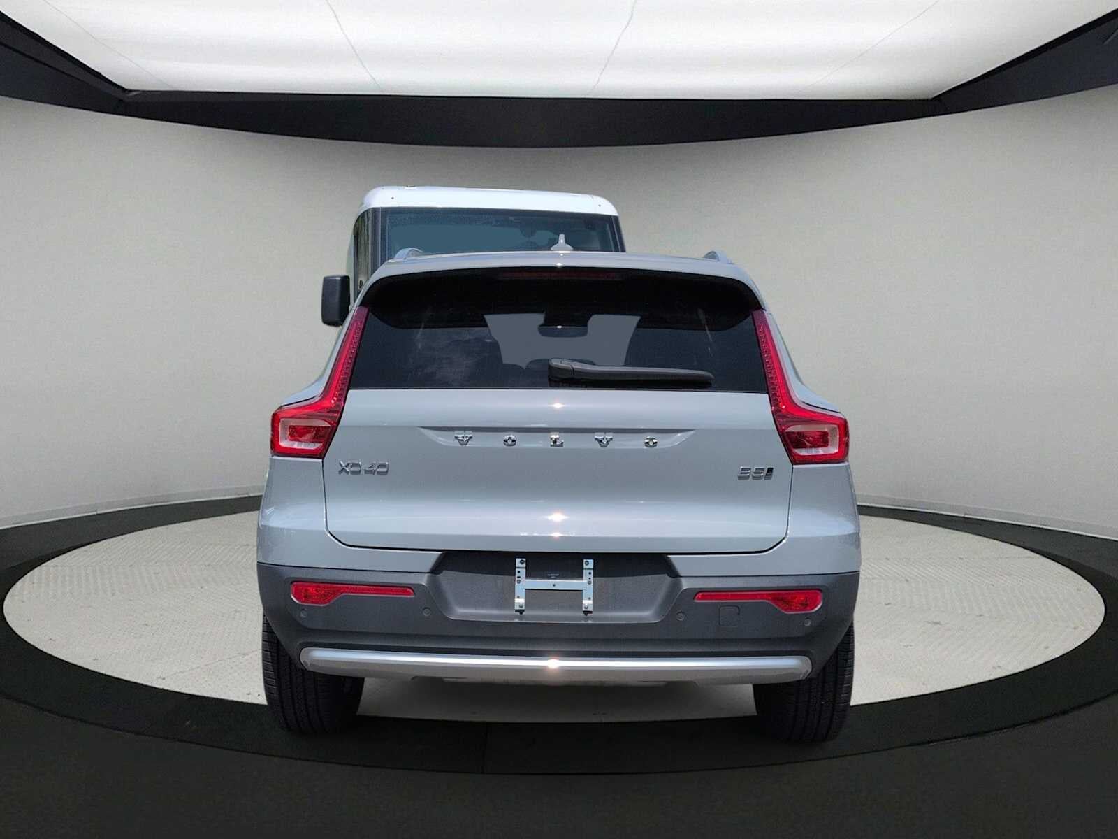 2024 Volvo XC40 Base