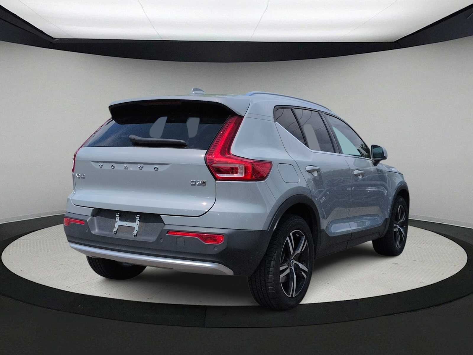2024 Volvo XC40 Base