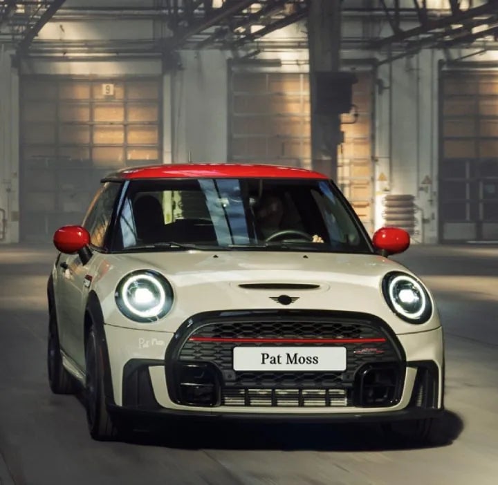 : Overhead view of Chili Red Multitone Roof and Red Mirrors on a MINI Pat Moss Edition in Midnight Black Metallic